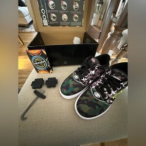 Heelys wheeled skate shoe in camo green black and white size 2 youth new!